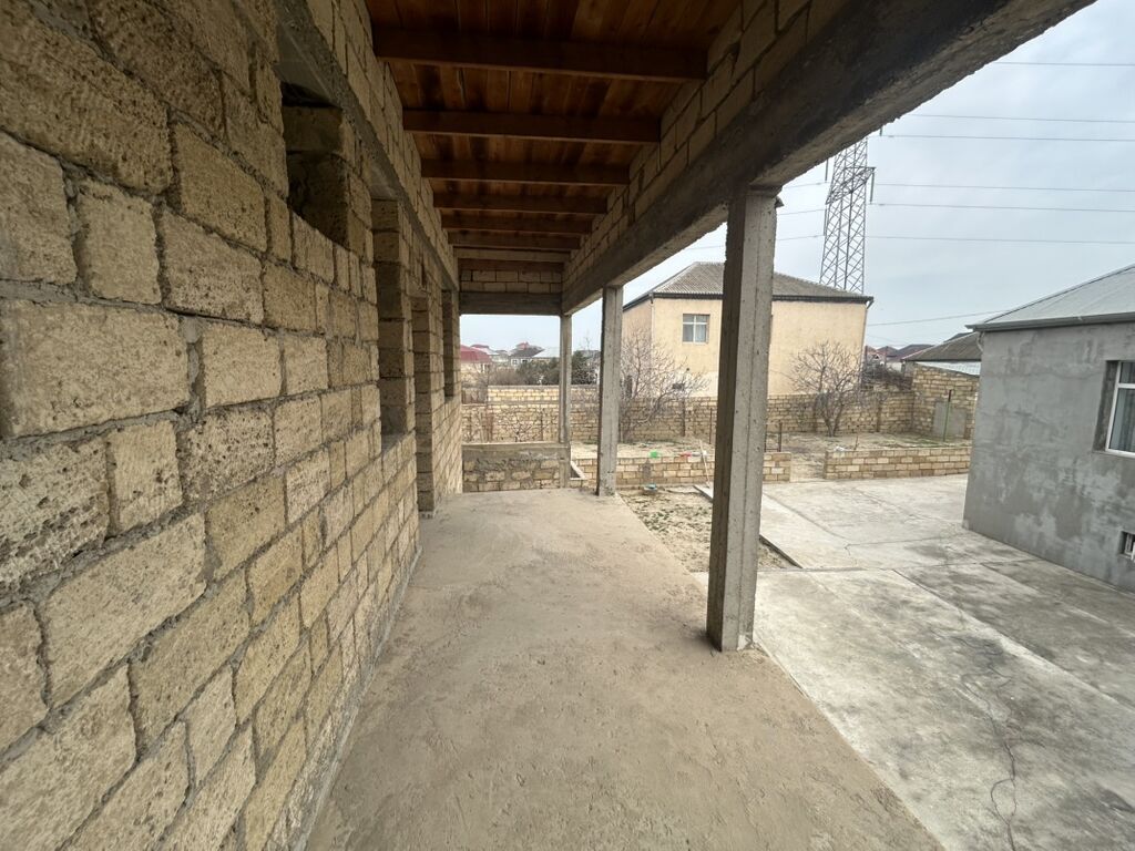 3 otaqlı, 136 kv. m, Təmirsiz