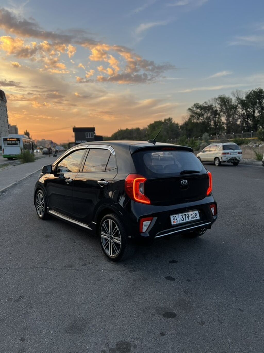 Kia Morning: 2017 г., 1 л, Автомат, Бензин, Хэтчбэк: фото 3