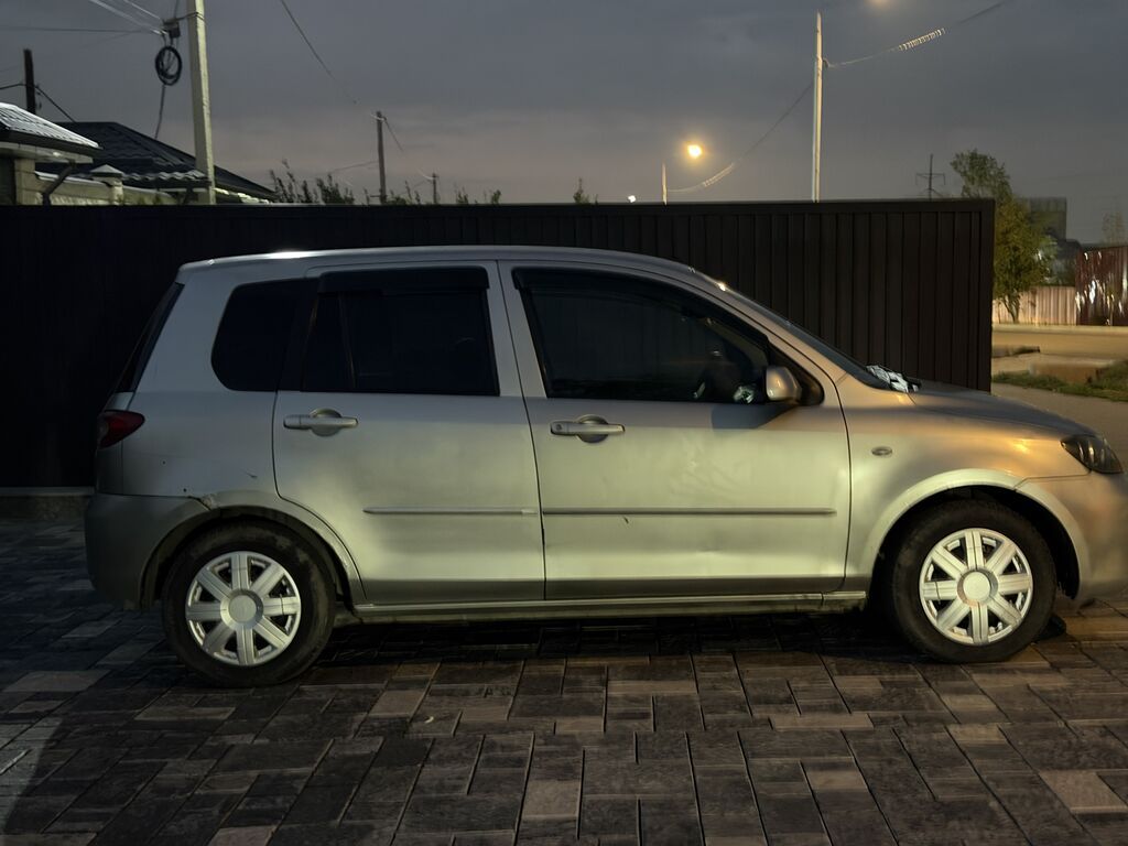 Mazda Demio: 2004 г., Автомат, Бензин, Хэтчбэк: фото 4