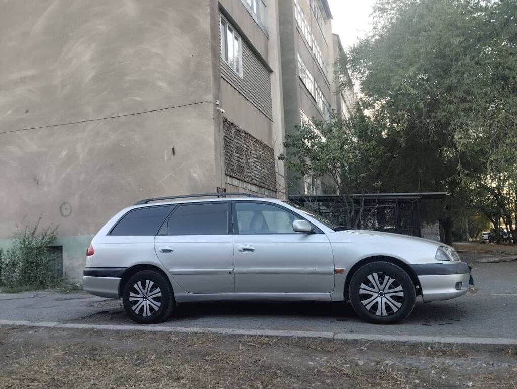Toyota Avensis: 2001 г., 1.8 л, Механика, Бензин, Универсал: фото 4