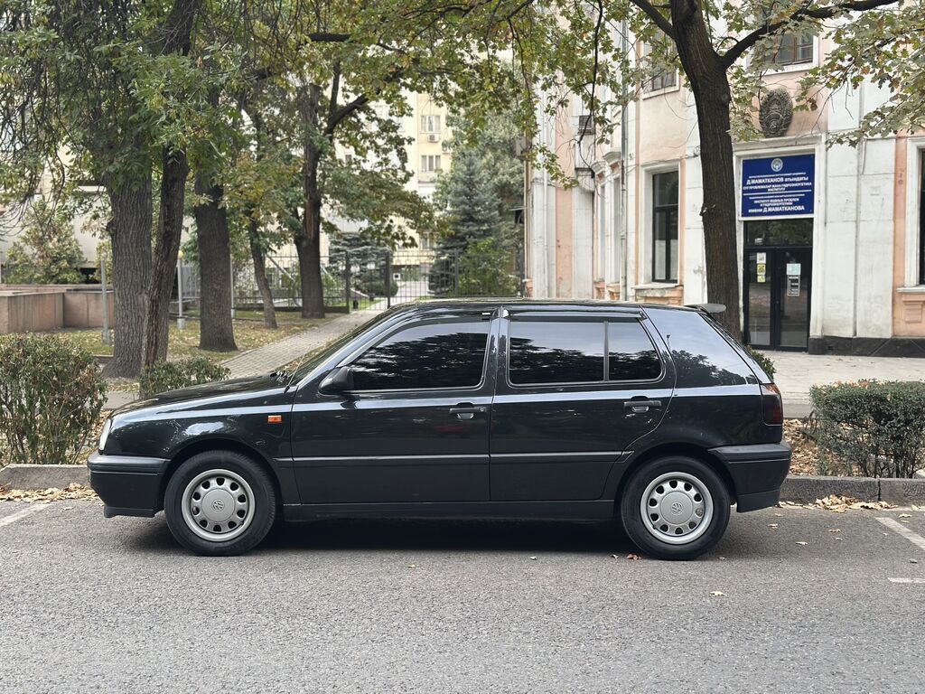 Volkswagen Golf: 1993 г., 1.8 л, Механика, Бензин, Хэтчбэк: фото 3