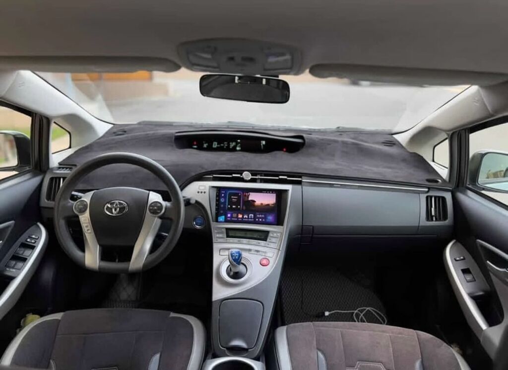 Toyota Prius: 2013 г., Вариатор, Гибрид, Хэтчбэк: фото 6