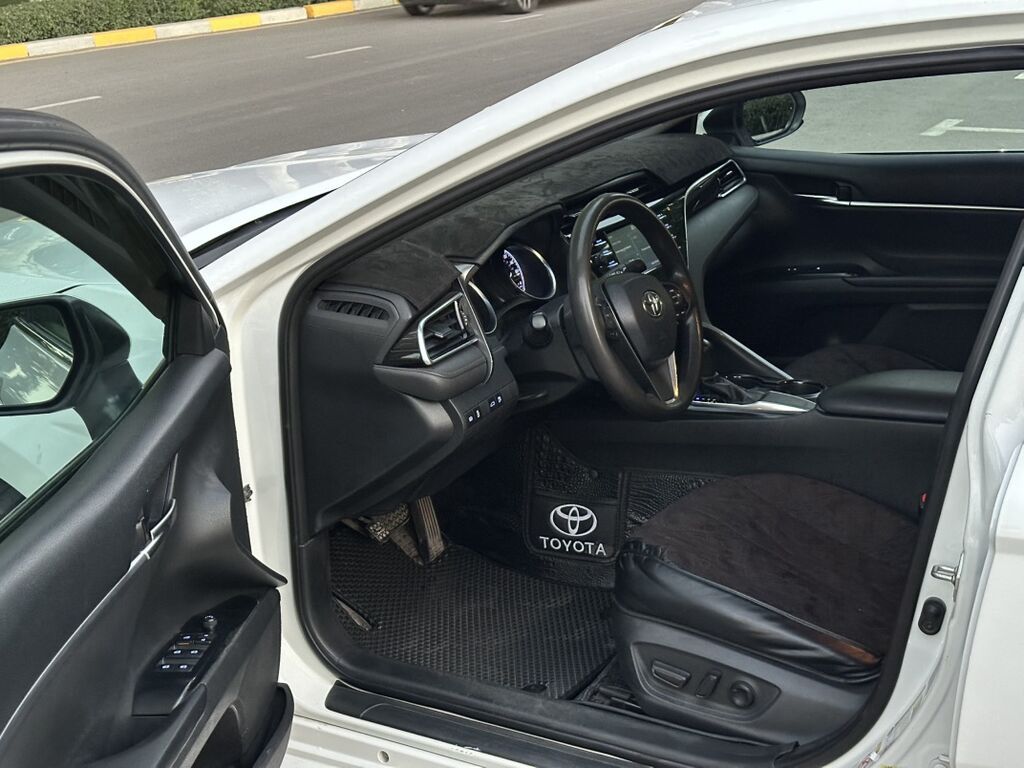 Toyota Camry: 2018 г., 2.5 л, Автомат, Бензин, Седан: фото 8
