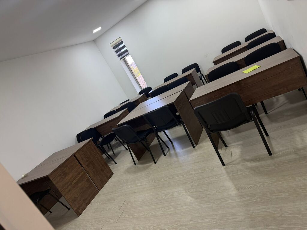 Bakixanov qes. Merkezi kücənin kənarı.3 mərtəbəli binanın 3 cu