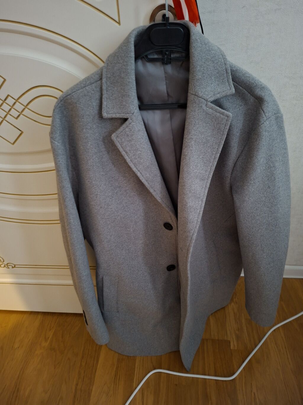 LC Waikiki,M, kişi paltosu. Açıq boz rəngli klassik palto. Model düz