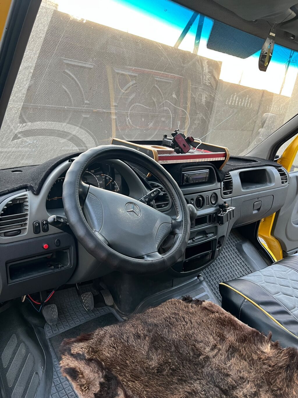 Грузовой фургон Mercedes‑Benz Sprinter (желтый, тент/будка). Основные: фото 5