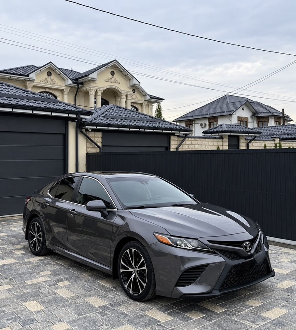 Toyota Camry: 2020 г., 2.5 л, Автомат, Бензин, Седан: фото 2