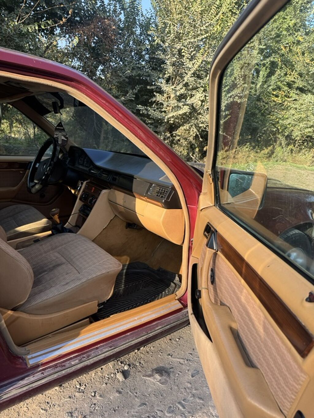 Mercedes-Benz W124: 1990 г., 2 л, Механика, Бензин, Седан: фото 6