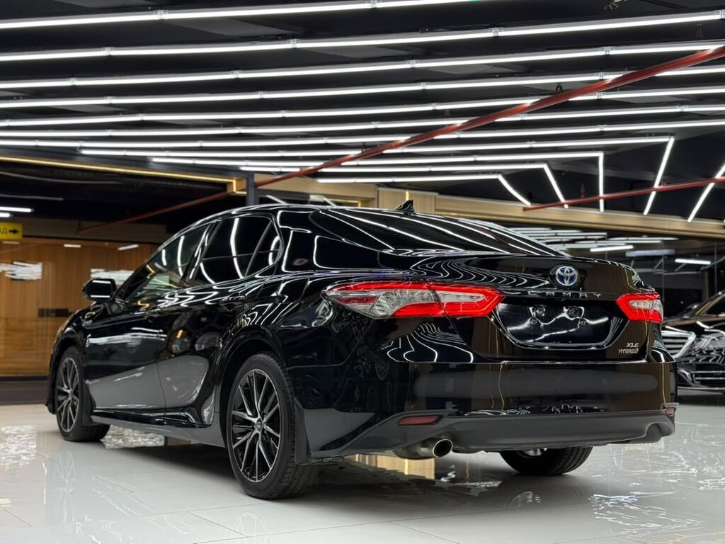 Toyota Camry: 2020 г., 2.5 л, Гибрид, Седан: фото 4