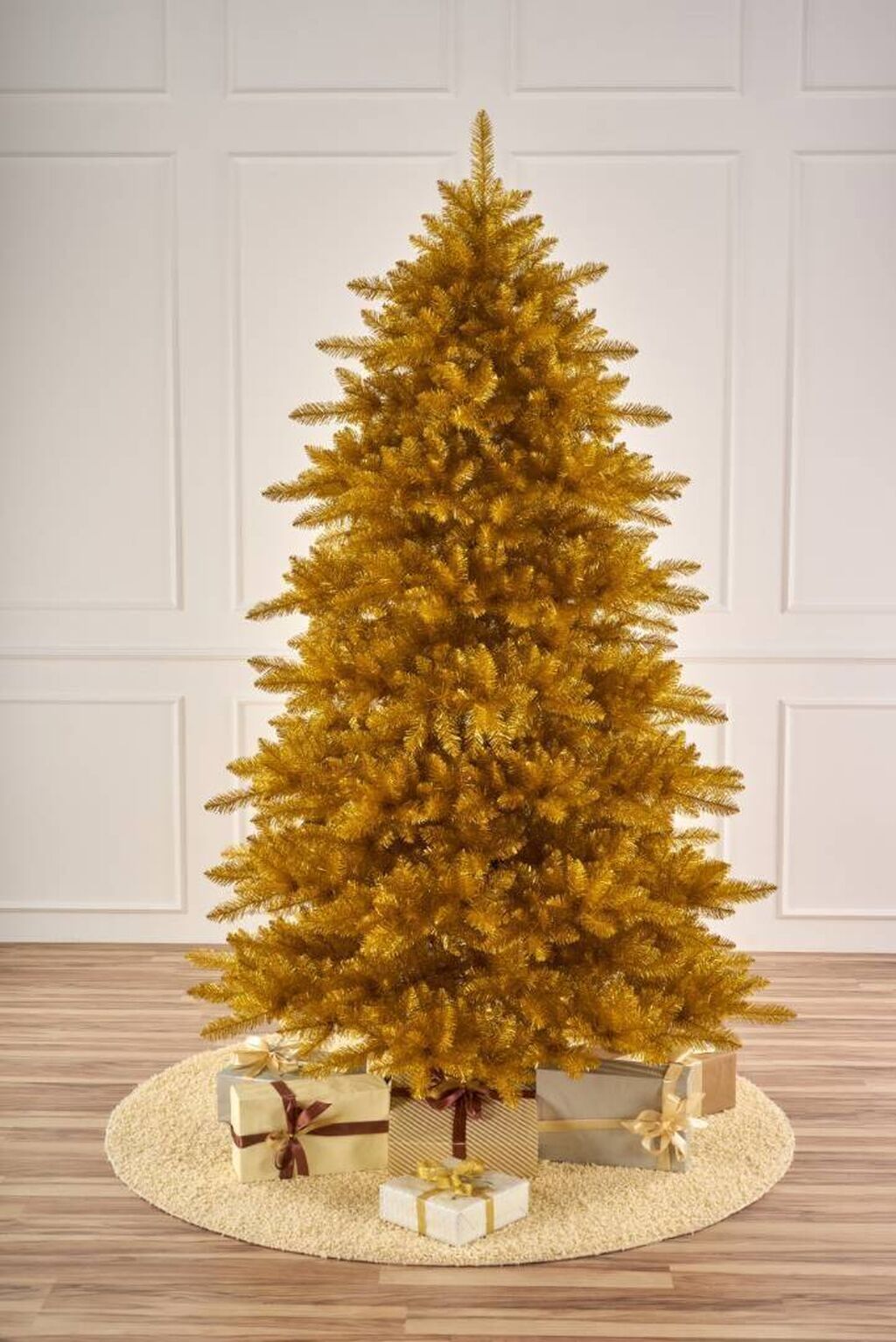 Красивая елка. Елка украшенная в золотистых тонах. Украшение елки в золотом цвете. Золотая едка. Золотая едка.