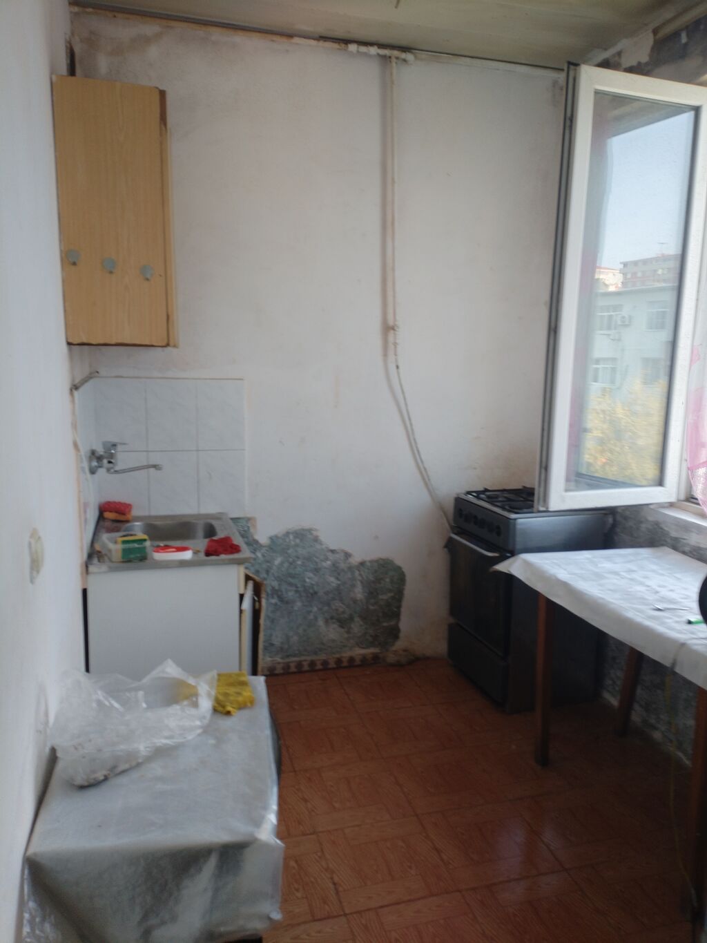 3 otaqlı mənzil – günəşli, ayrı-ayrı otaqlar, taxta döşəməbalkon