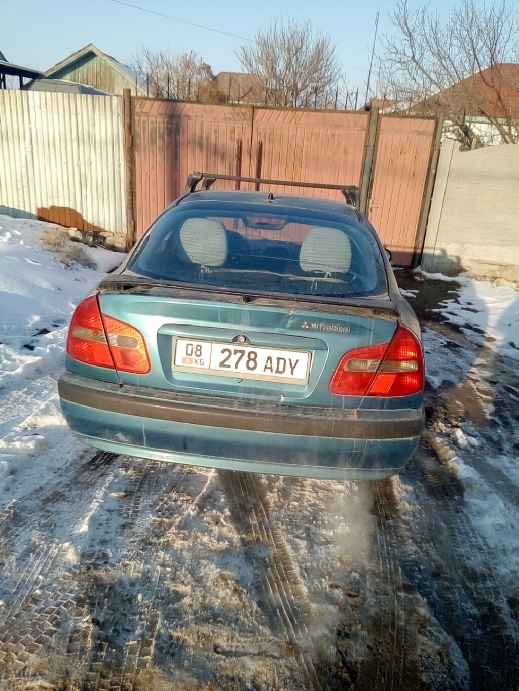 Mitsubishi Carisma: 2002 г., 1.6 л, Механика, Бензин, Седан: фото 3