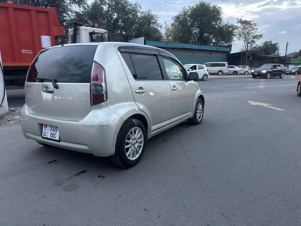 Toyota Passo: 2004 г., Автомат, Бензин, Хэтчбэк: фото 4