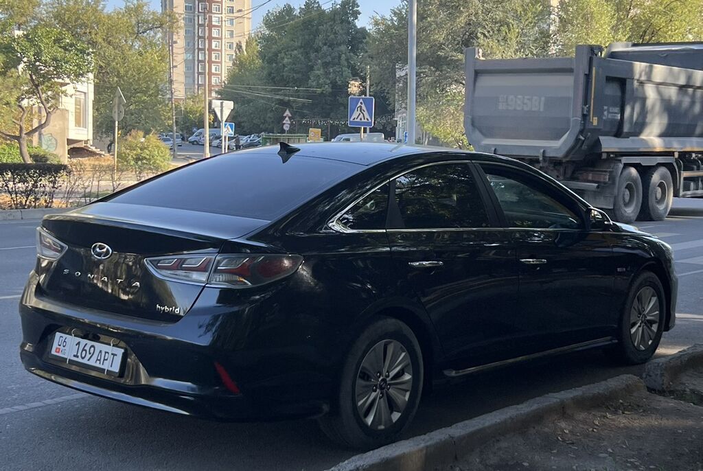 Hyundai Sonata: 2018 г., 2 л, Автомат, Гибрид, Седан: фото 4