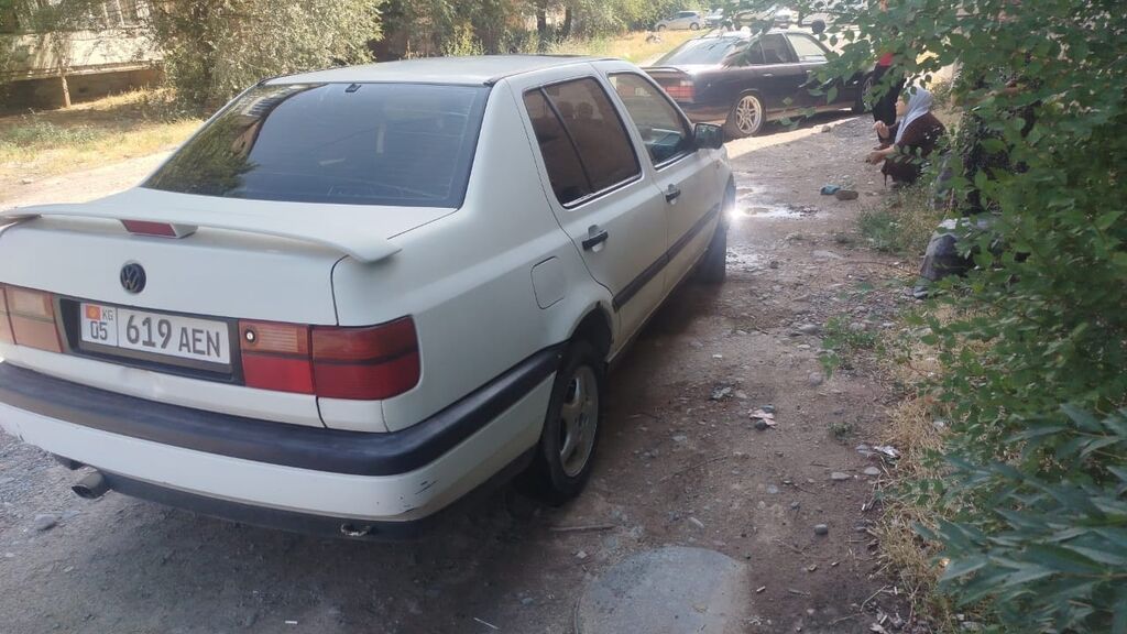 Volkswagen Vento: 1993 г., 1.8 л, Механика, Бензин, Седан — фото 7