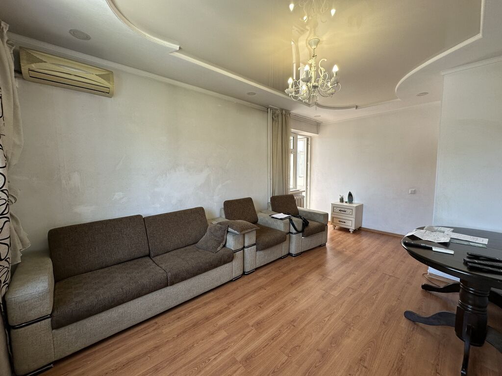 4 комнаты, 84 м², Индивидуалка, 3 этаж, Старый ремонт: фото 2