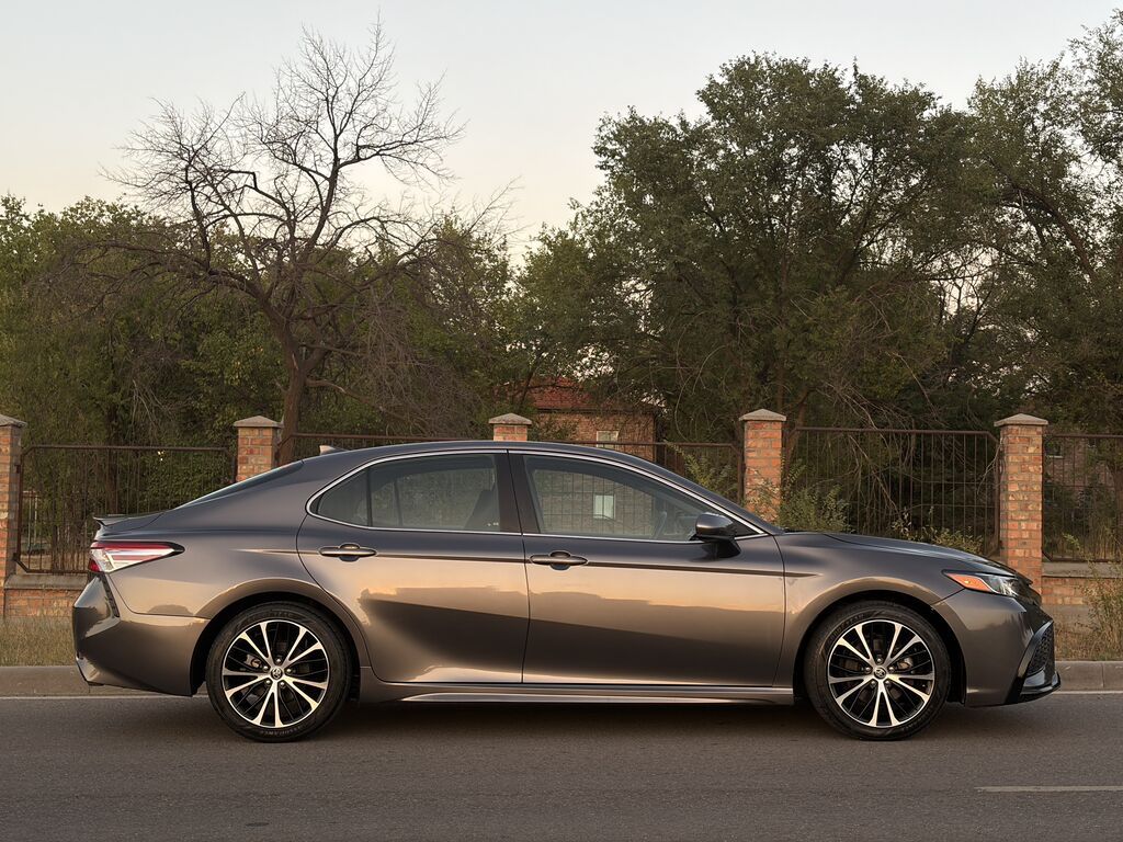 Toyota Camry: 2020 г., 2.5 л, Автомат, Бензин, Седан: фото 7