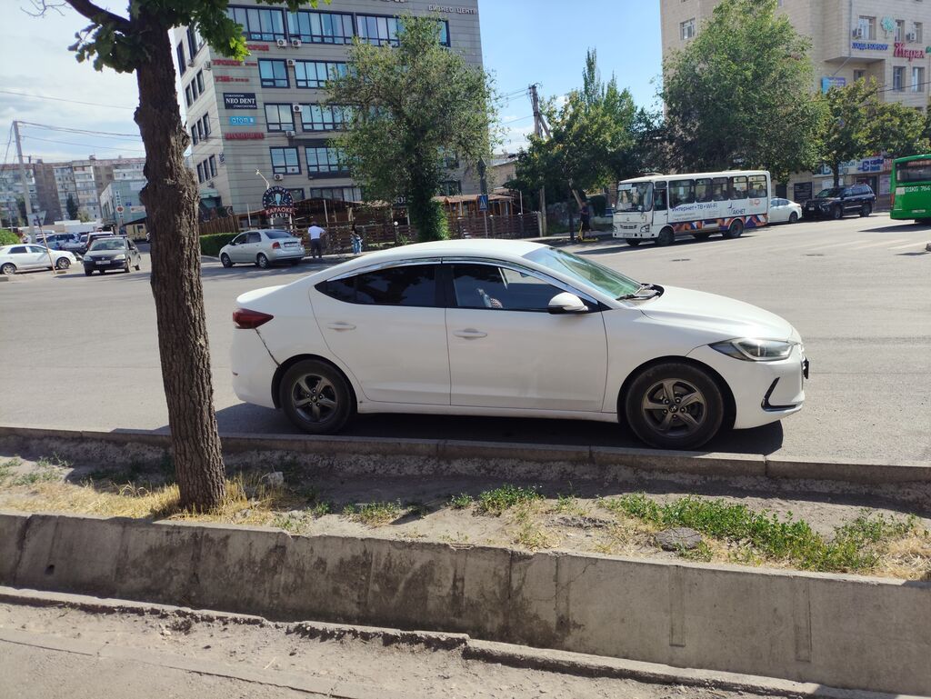 Hyundai Avante: 2016 г., 1.6 л, Автомат, Дизель, Седан: фото 2
