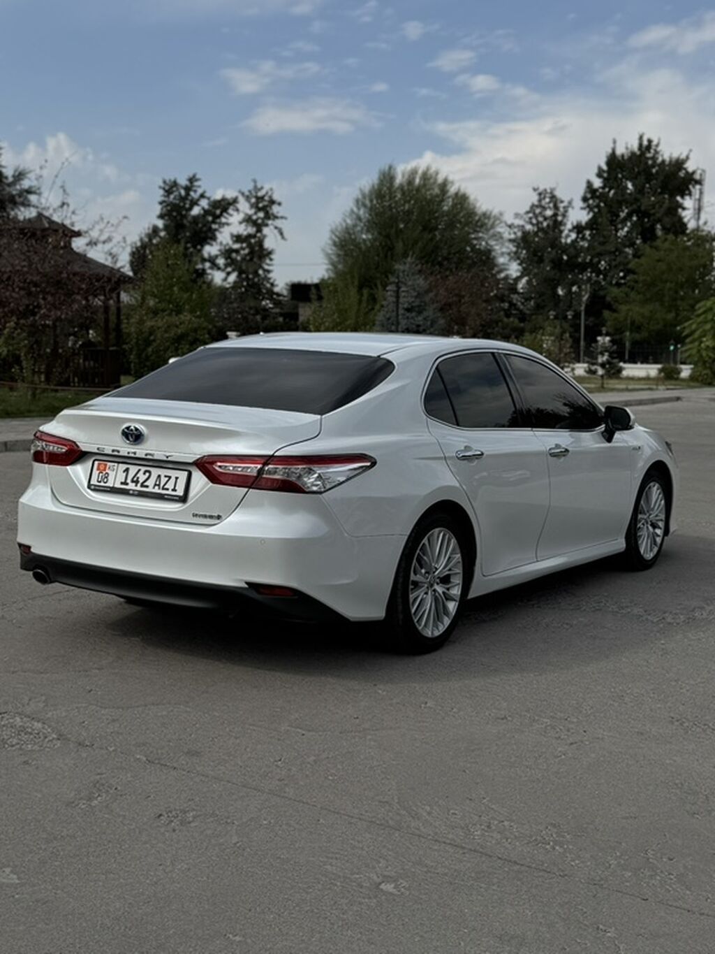 Toyota Camry: 2019 г., 2.5 л, Вариатор, Гибрид, Седан: фото 4