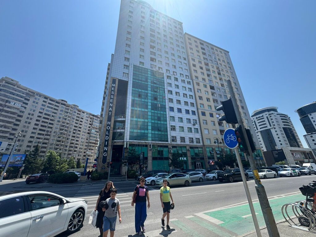 3 otaqlı, Yeni tikili, 158 kv. m