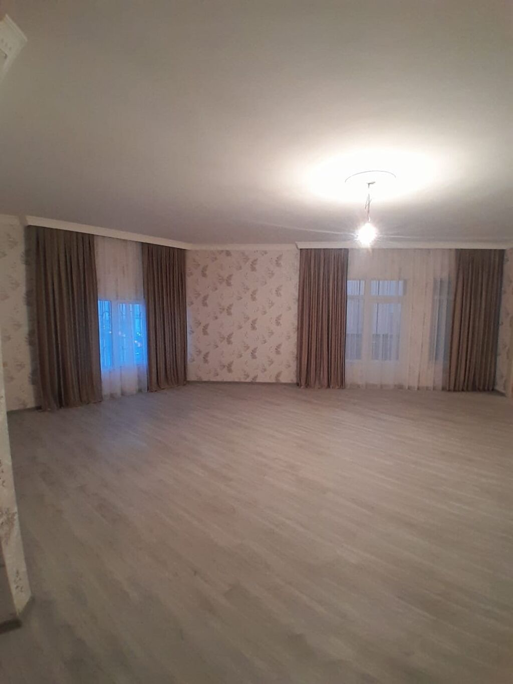 Bakı, 3 otaqlı, Köhnə tikili, 135 kv. m