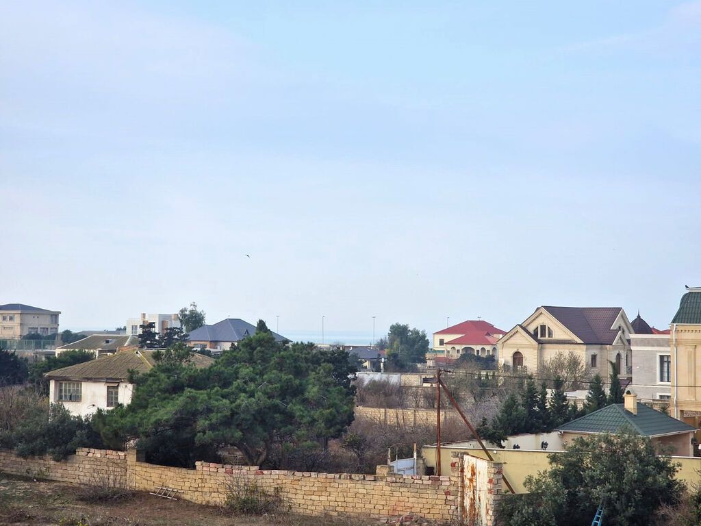 9 otaq, 810 kv. m, Təmirsiz