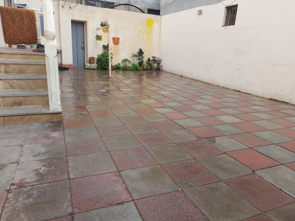 5 otaqlı, 195 kv. m, Yeni təmirli