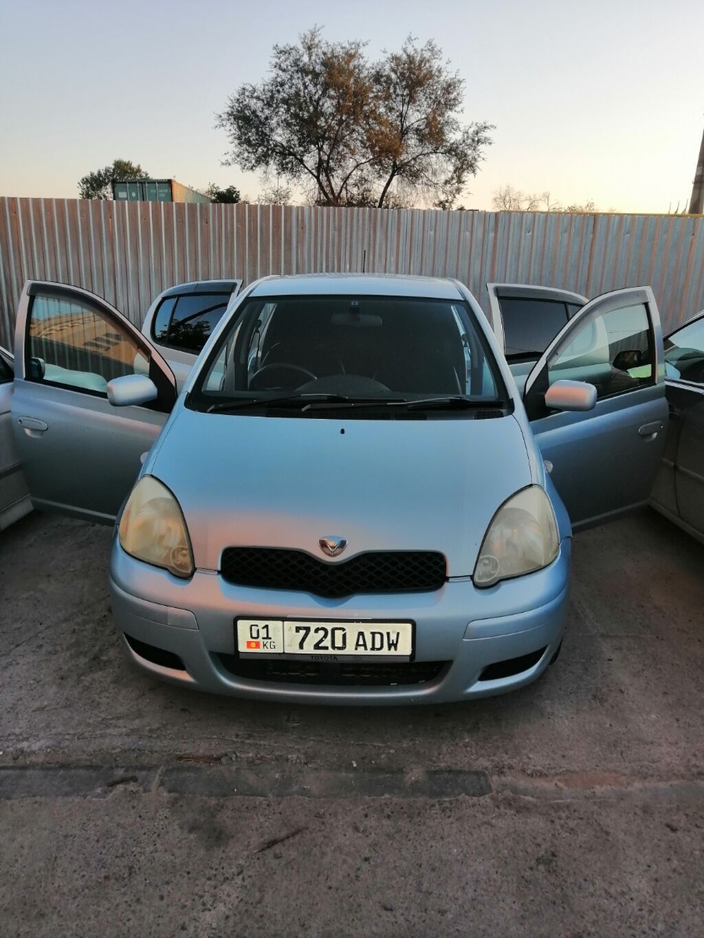 Toyota Vitz: 2003 г., 1.3 л, Автомат, Бензин, Хэтчбэк: фото 7