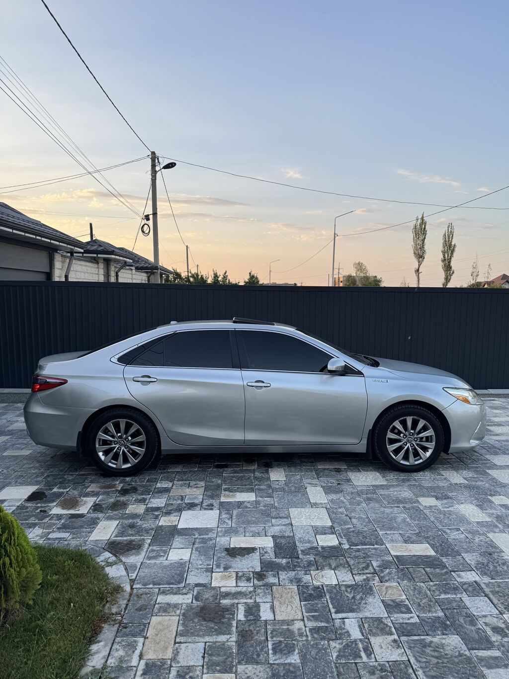 Toyota Camry: 2017 г., 2.5 л, Автомат, Гибрид, Седан: фото 4
