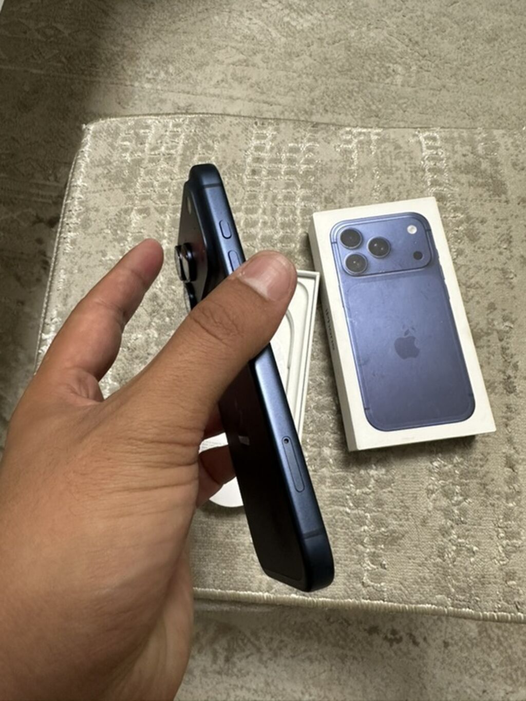 IPhone 17 Pro, Б/у, 256 ГБ, Синий, Коробка, 100 %: фото 3