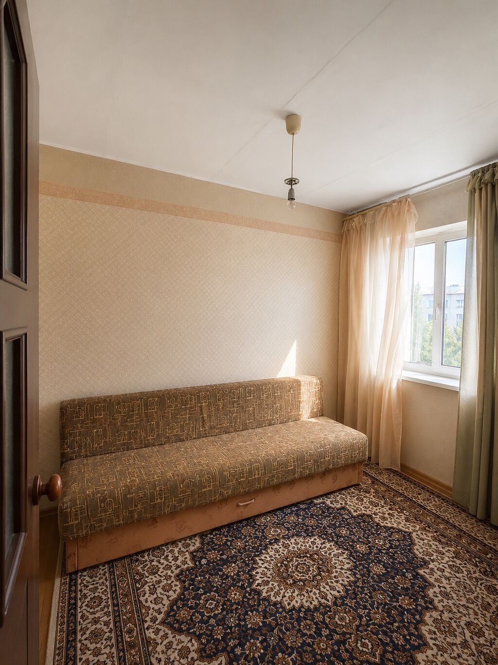 3 комнаты, 56 м², 105 серия, 4 этаж, Старый ремонт: фото 2