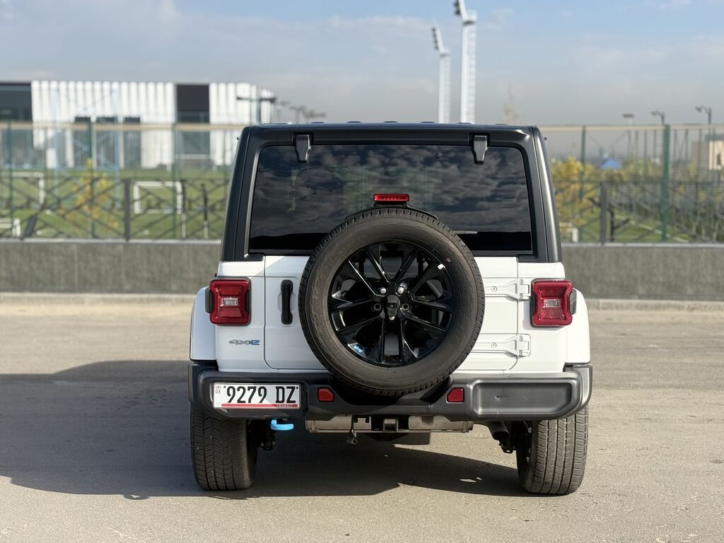 Jeep Wrangler: 2023 г., 2 л, Автомат, Электромобиль, Внедорожник: фото 5
