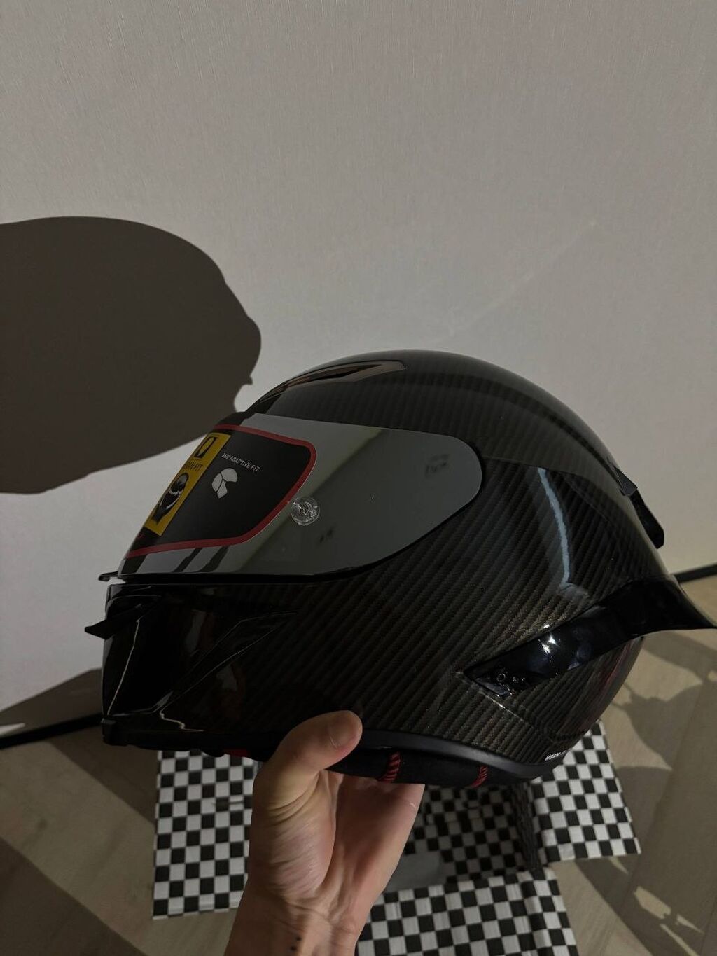 AGV Pista GP RR Carbon — топовый гоночный шлем из 100% карбона: фото 2