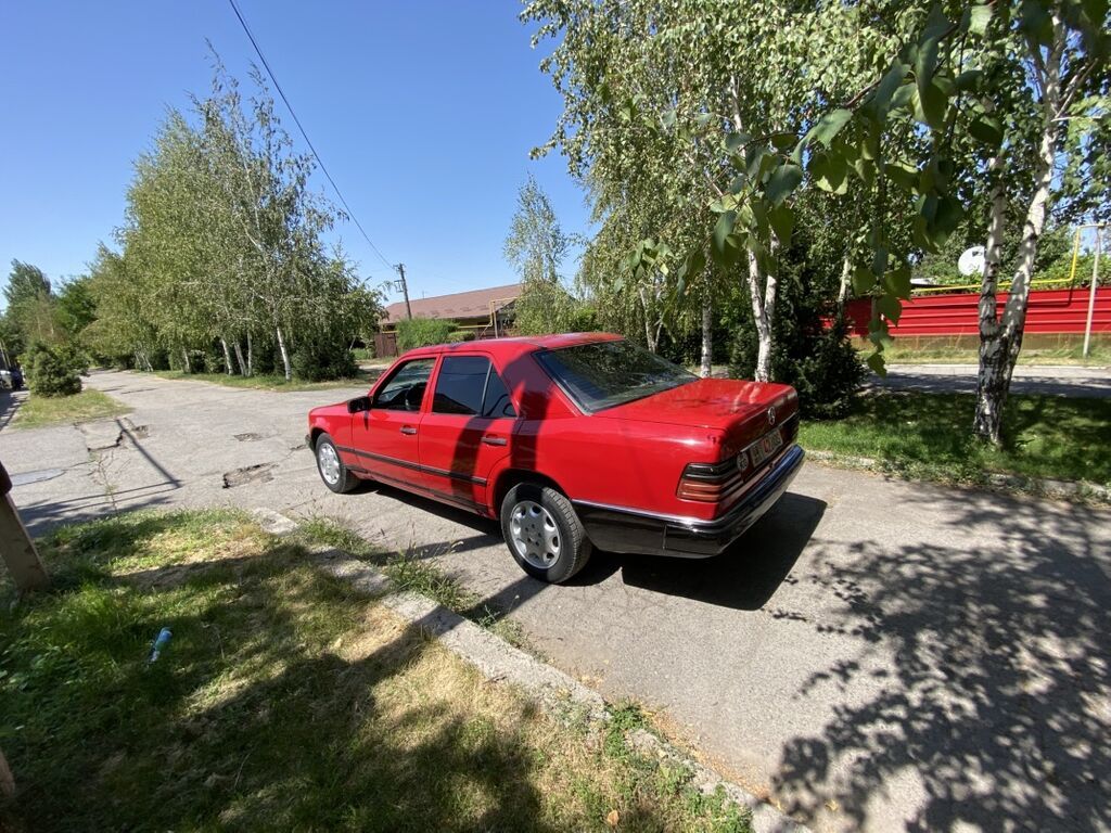Mercedes-Benz W124: 1988 г., 2.3 л, Механика, Бензин, Седан: фото 4