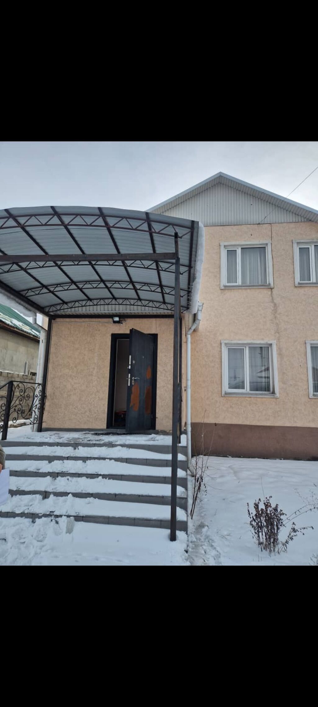 Продается в мкр. Учкун. Участок 4 сотки. Дом кирпичный, мансардного: фото 2