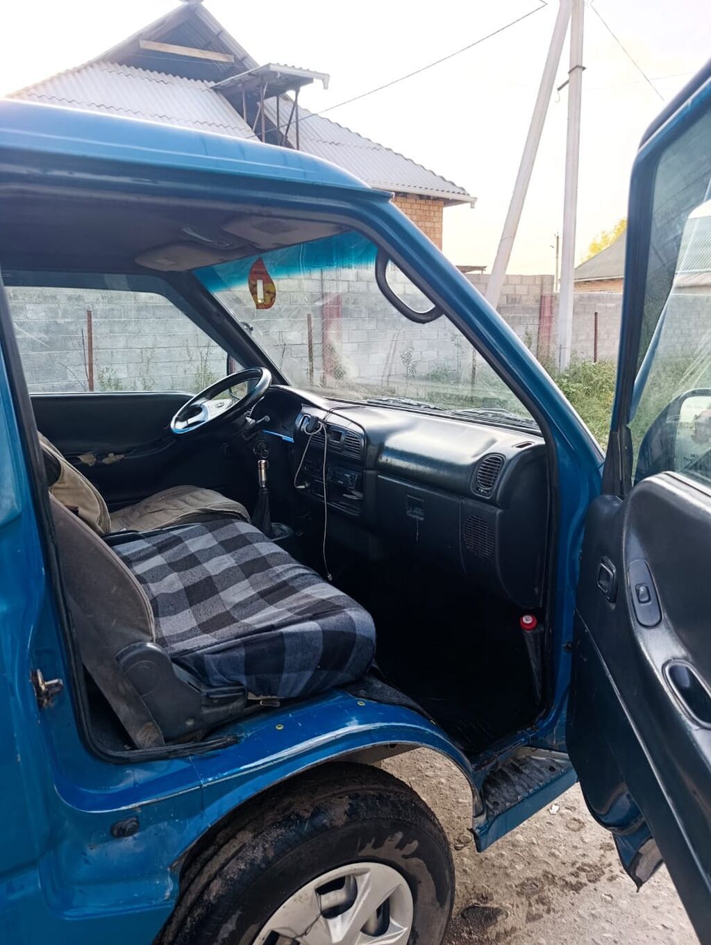 Hyundai Porter (Porter/Porter I) — компактный бортовой грузовик синего: фото 5