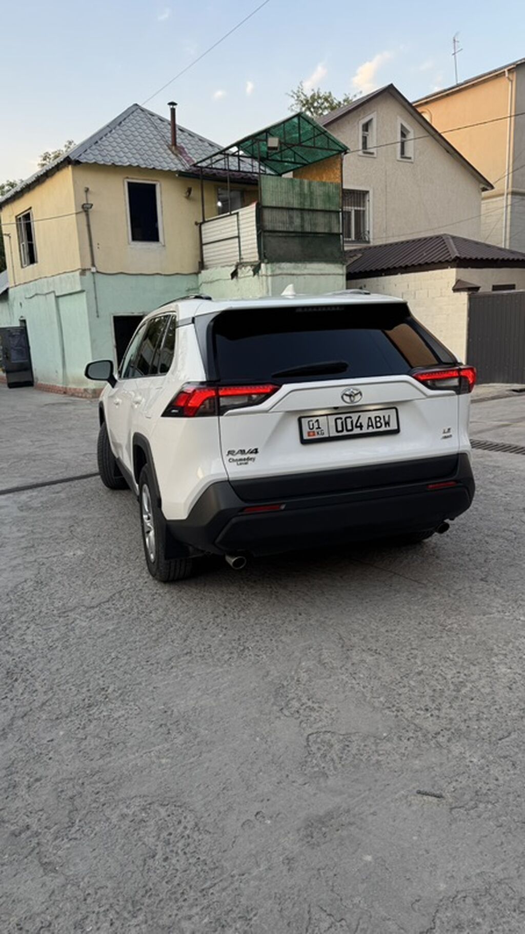 Toyota RAV4: 2019 г., 2.5 л, Автомат, Бензин, Кроссовер: фото 4