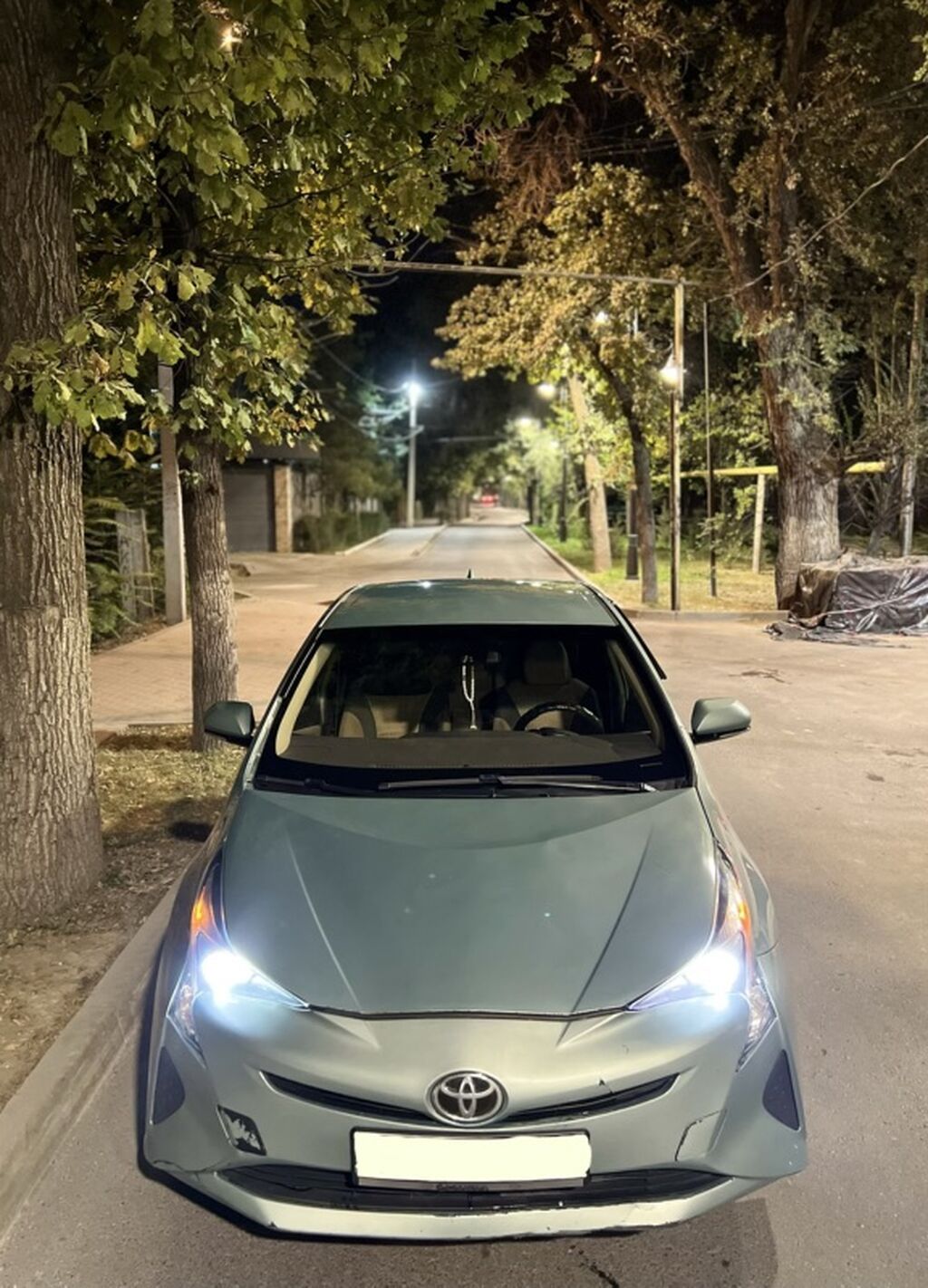 Toyota Prius: 2016 г., 1.8 л, Вариатор, Гибрид, Лифтбек: фото 1
