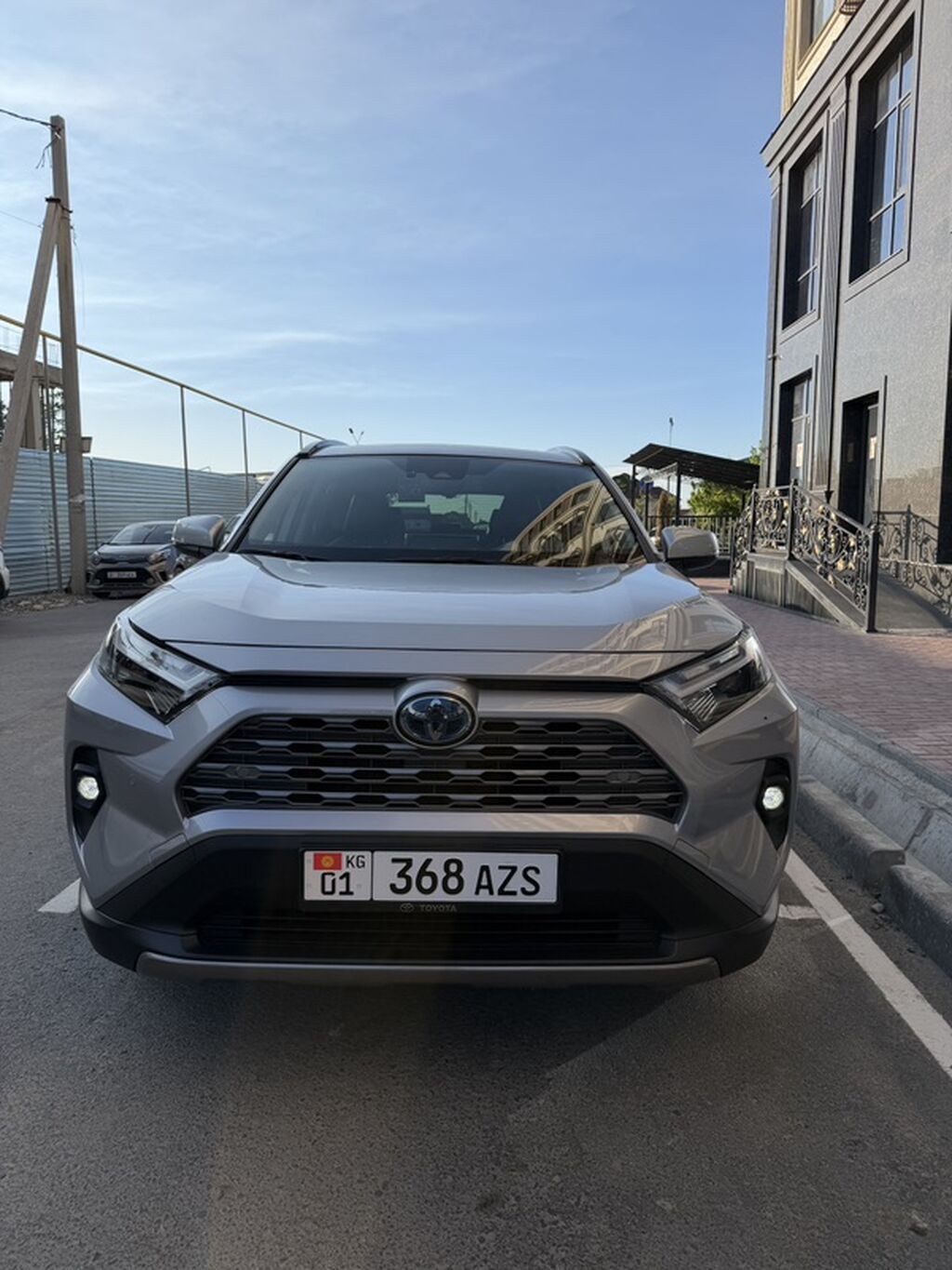 Toyota RAV4: 2023 г., 2.5 л, Автомат, Гибрид, Кроссовер: фото 3
