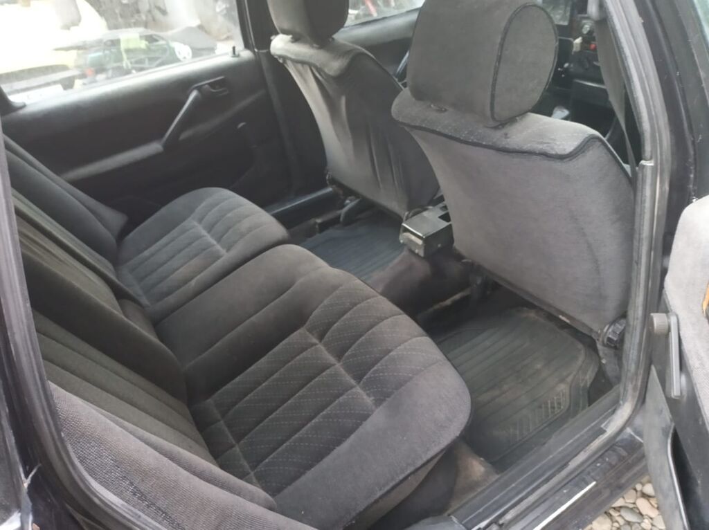 Volkswagen Passat: 1991 г., 1.8 л, Механика, Бензин, Универсал: фото 6