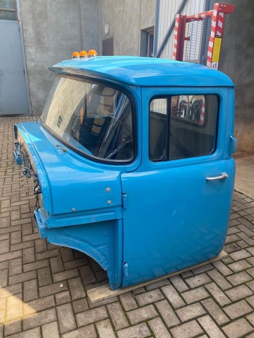 Кабина зил-130 новая полностью комплектована доставка: 80000 KGS Капоты ...