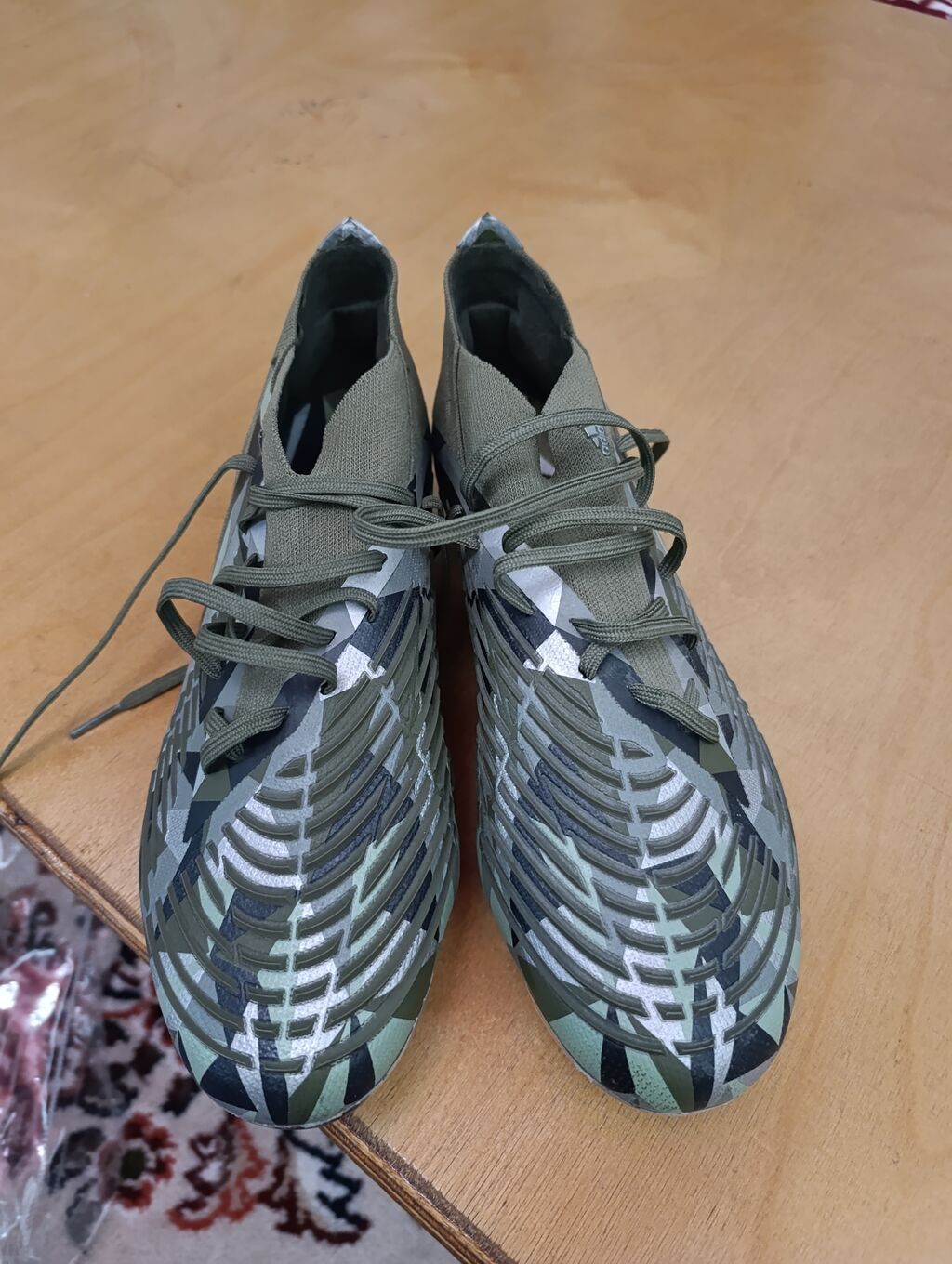 Футбольные бутсы Adidas Predator с высоким носком (mid-cut): фото 3
