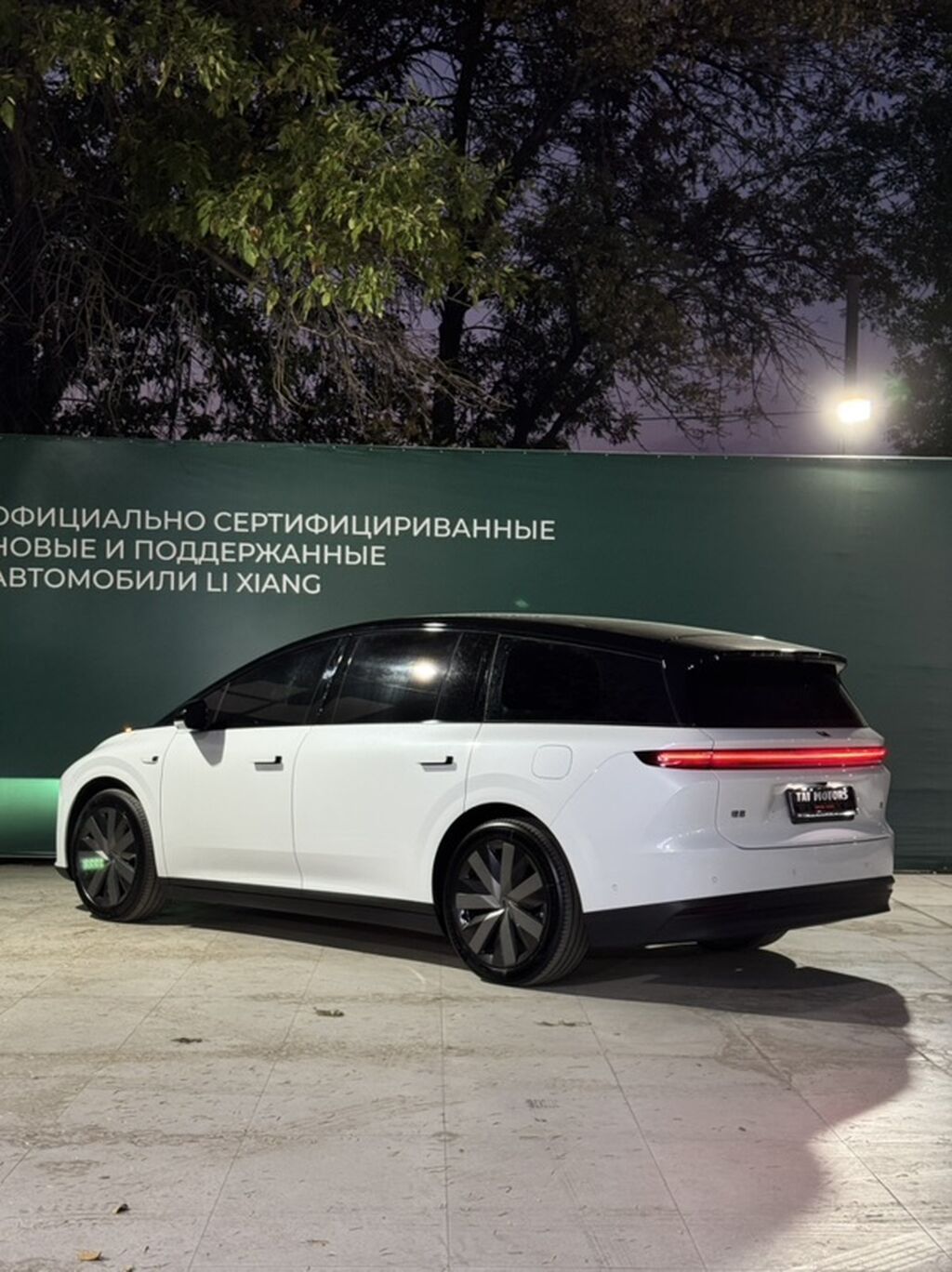 Lixiang i8: 2025 г., 0.1 л, Автомат, Электромобиль, Кроссовер: фото 3