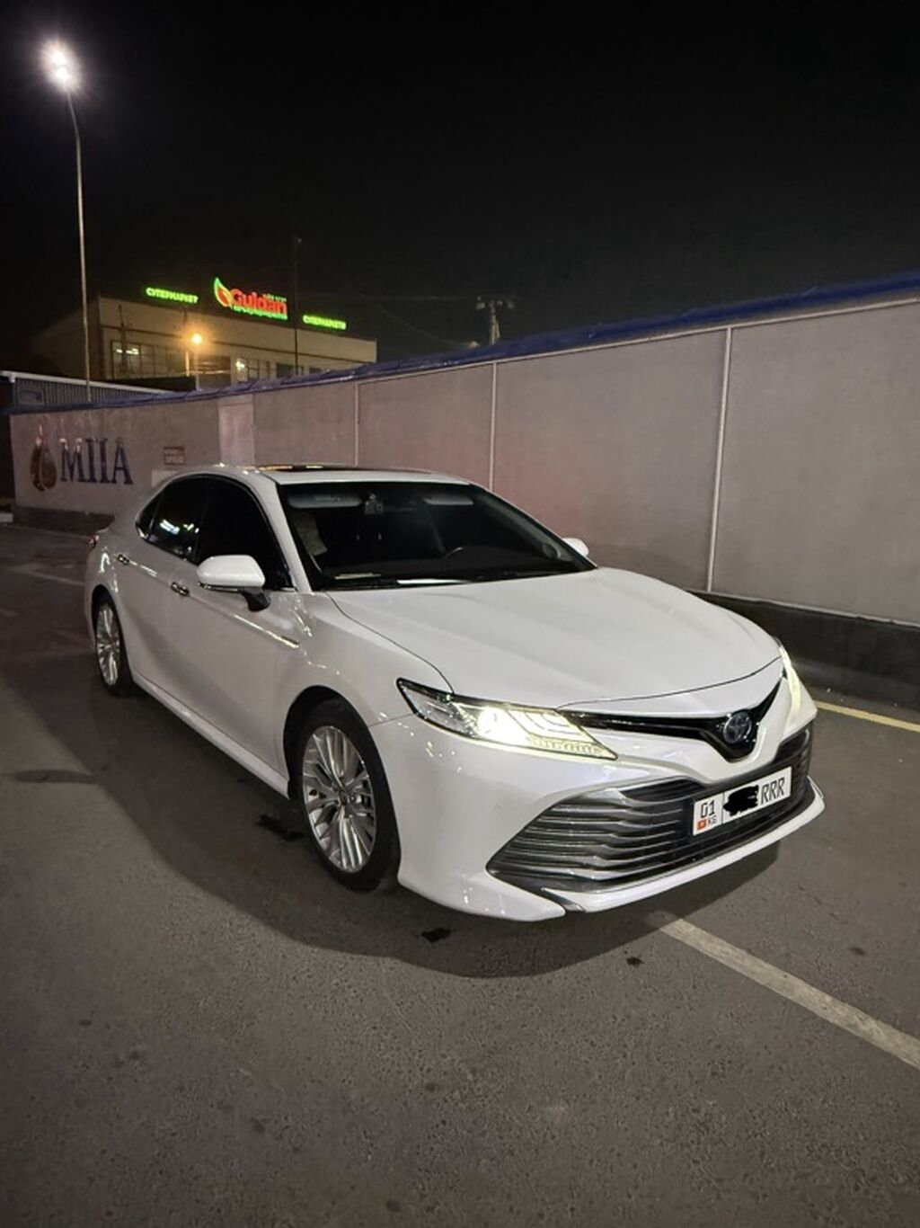 Toyota Camry: 2020 г., 2.5 л, Автомат, Гибрид, Седан: фото 2