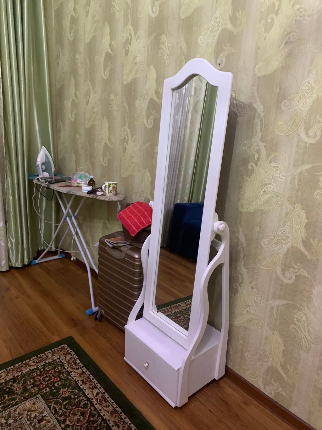 Бир кызга чогу жашаганга комната берилет: 6000 KGS Долгосрочная аренда ...