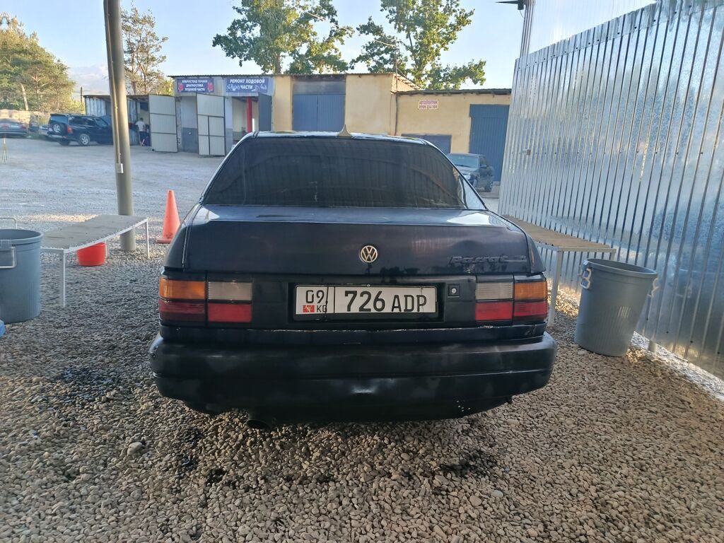 Volkswagen Passat: 1991 г., 1.8 л, Механика, Бензин, Седан: фото 4