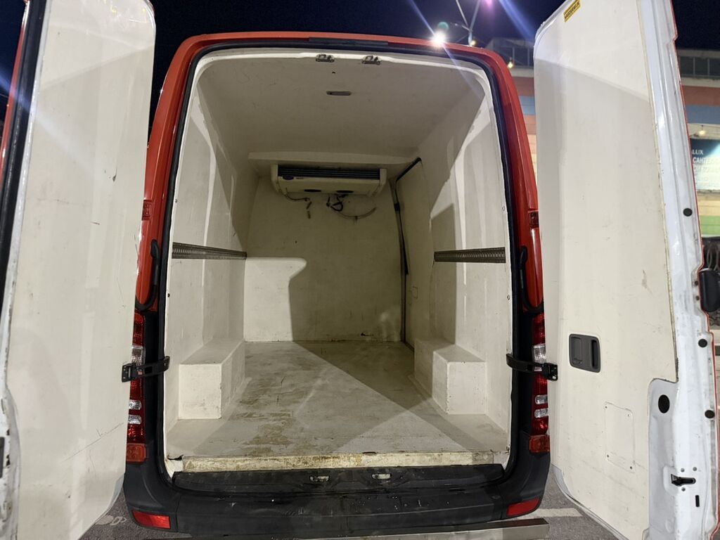 Mercedes-Benz Sprinter (поколение W906), цельнометаллический фургон: фото 5