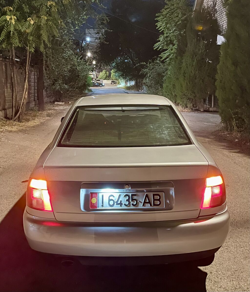 Audi A4: 1996 г., 1.8 л, Автомат, Бензин, Седан: фото 5