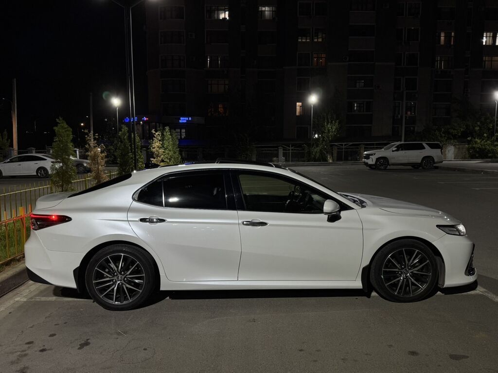 Toyota Camry: 2023 г., 2.5 л, Автомат, Бензин, Седан: фото 3