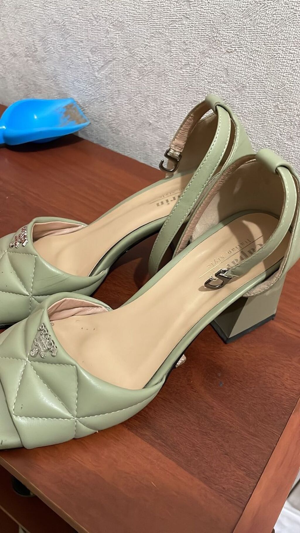 Продаю босоножки. Состояние отличное. Один выход. Размер 35-35,5. Цена: фото 2